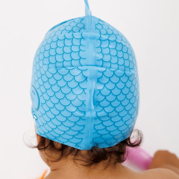 Шапочка FLEXIFIT SILK EFFECT PRINT MINI FRIENDS 12-48 мес цвет AQUA FISH